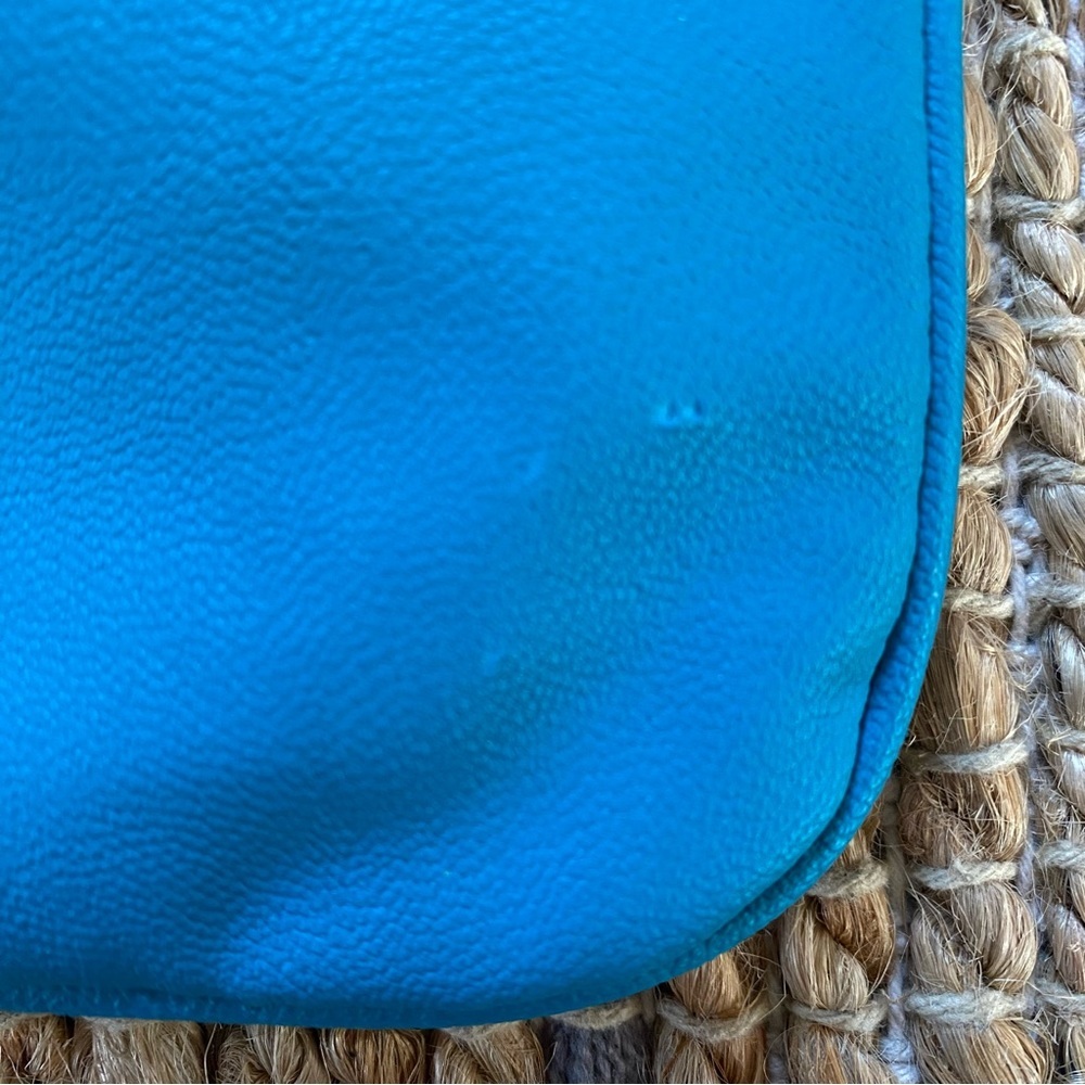 Nine West Teal Turquoise Blue Crossbody Bag Purse With Front Zip Pocket - Picture 5 of 6
